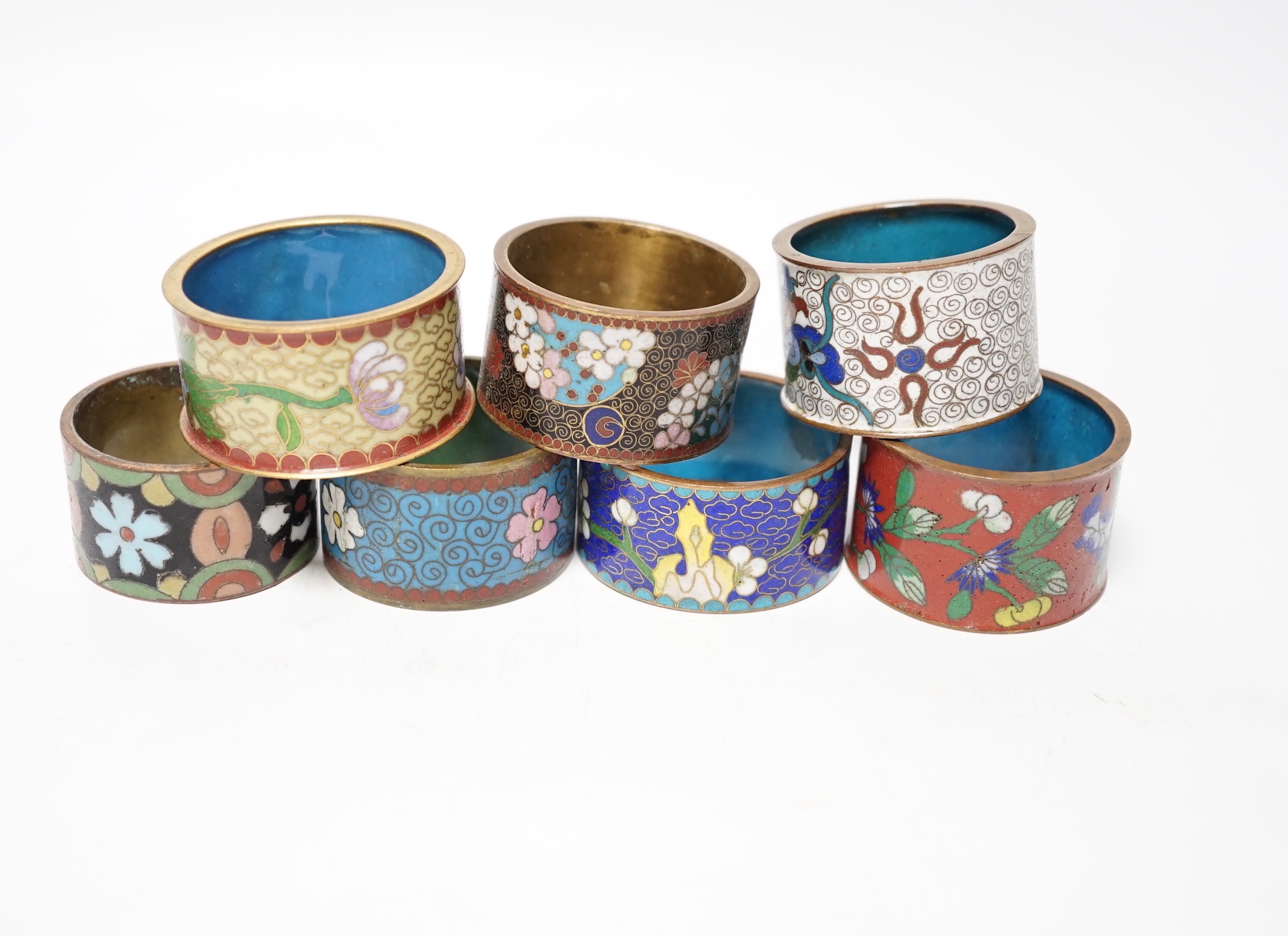 Twenty-eight Chinese cloisonné enamel napkin rings